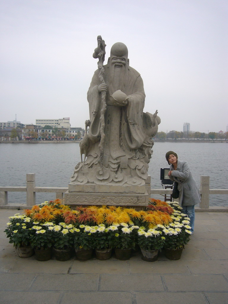 Miaomiao with statue of Budai at Youguo Temple