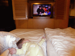 Max watching television on the bed of our holiday home at the Center Parcs Kempervennen holiday park