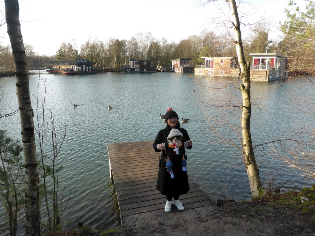 Miaomiao and Max at the holiday houseboats at the northeast side of the main lake at the Center Parcs Kempervennen holiday park