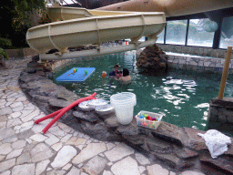 Miaomiao, Max and swimming instructor at the Aqua Mundo swimming pool of the Center Parcs Kempervennen holiday park