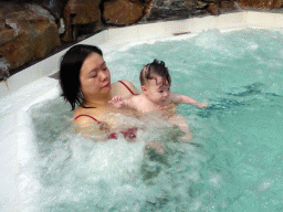 Miaomiao and Max in the whirlpool at the Aqua Mundo swimming pool of the Center Parcs Kempervennen holiday park