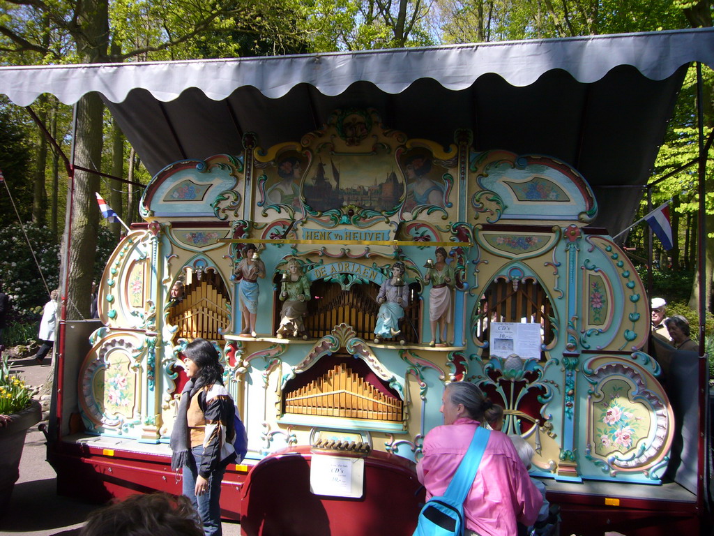 Barrel organ on a square near the Oranje Nassau pavilion at the Keukenhof park