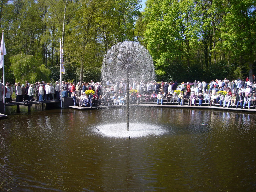 Fountain near the Oranje Nassau pavilion at the Keukenhof park