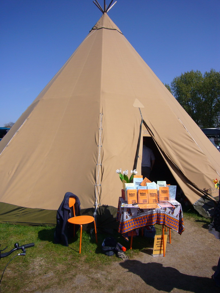 Tent for rental bikes just outside the Keukenhof park