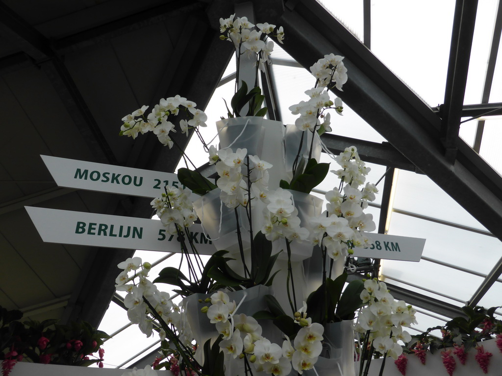 Sign with directions at the upper floor of the Beatrix pavilion at the Keukenhof park