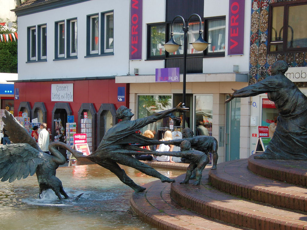 Elsabrunnen fountain in the Große Straße