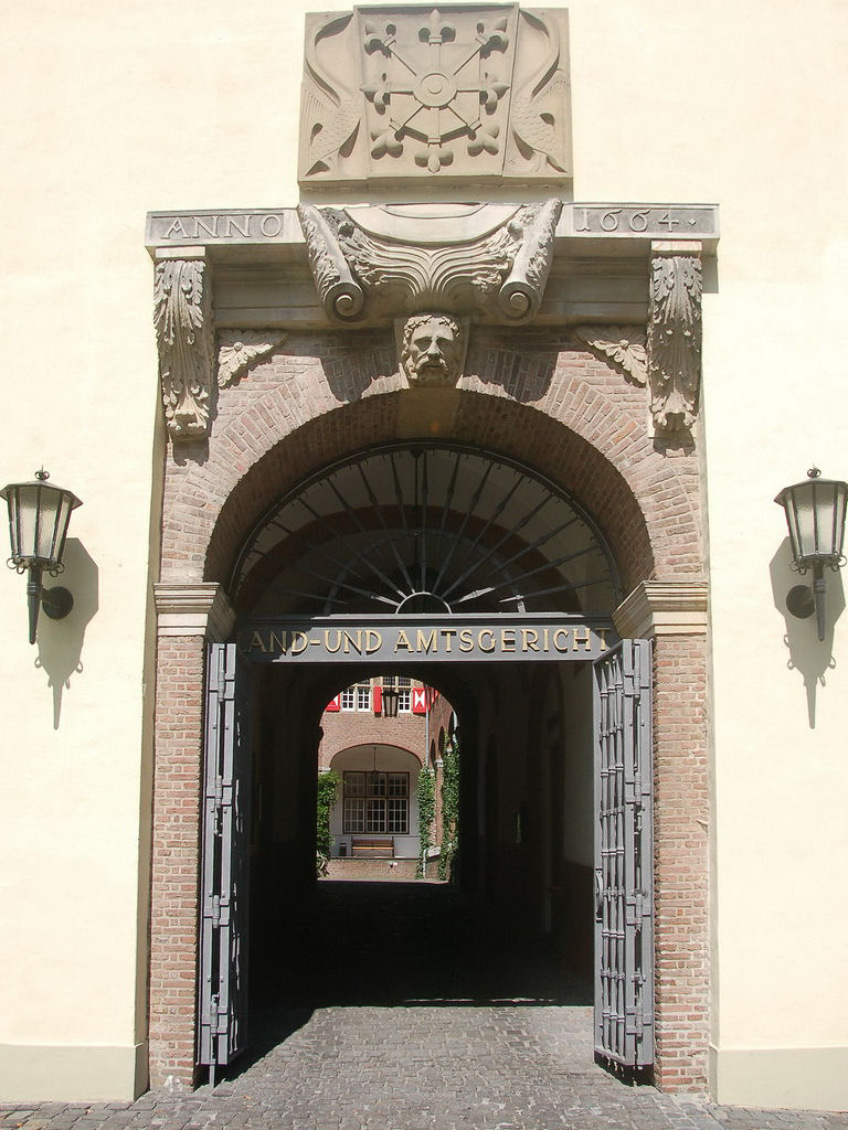 Entrance gate at the Schwanenburg Castle