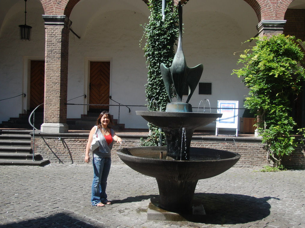 Miaomiao at the Swan Fountain in the Inner Courtyard of the Schwanenburg Castle