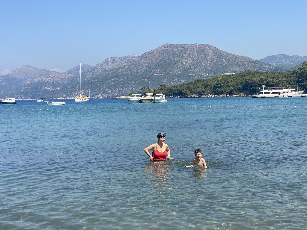 Miaomiao with goggles and Max at the Donje Celo Beach