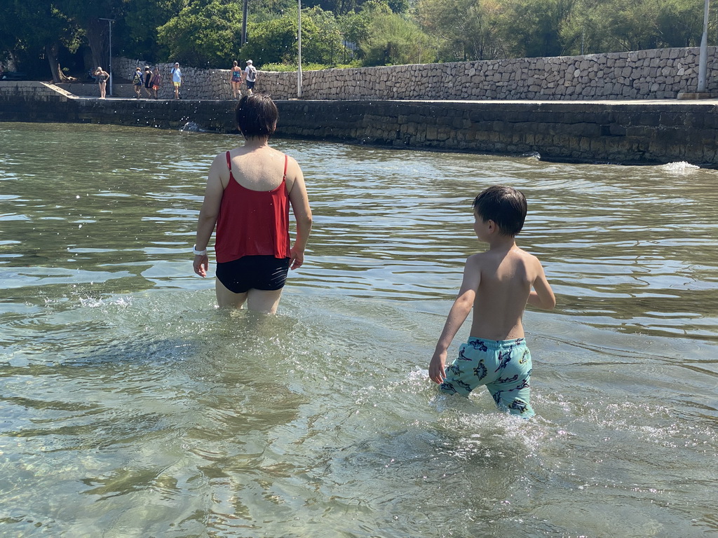 Miaomiao and Max at the Donje Celo Beach