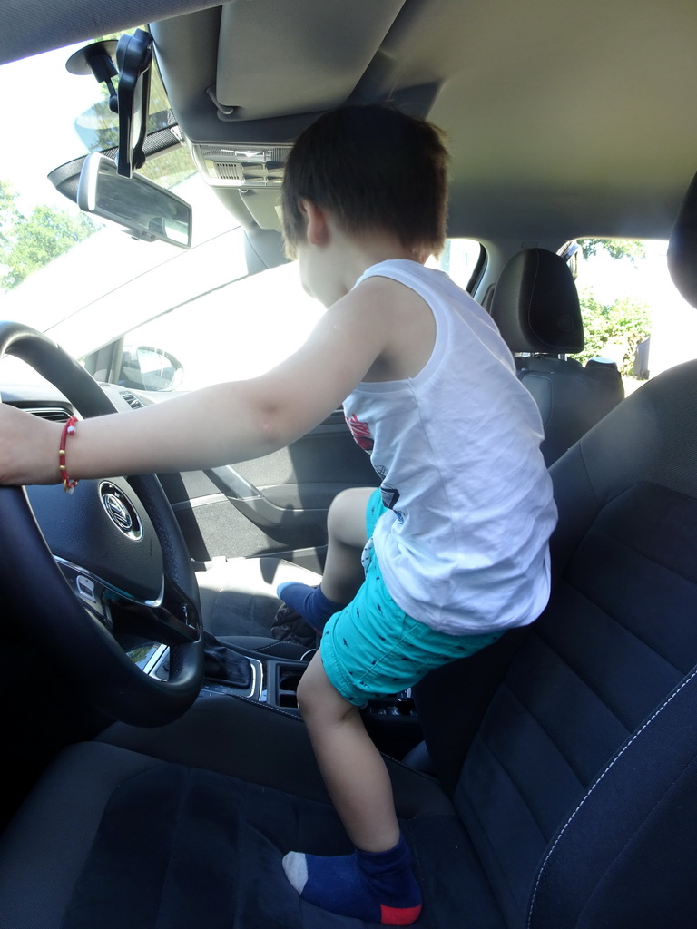 Max in the car at Camping and Villa Park De Paardekreek