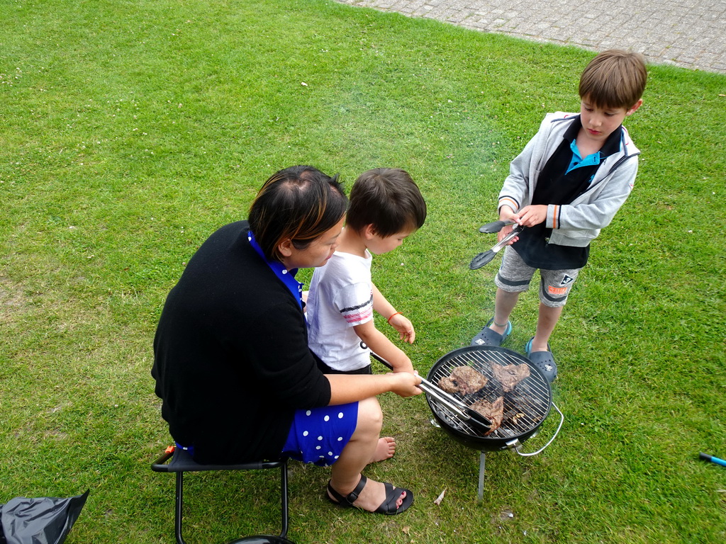 Miaomiao, Max and our friend doing barbecue at Camping and Villa Park De Paardekreek