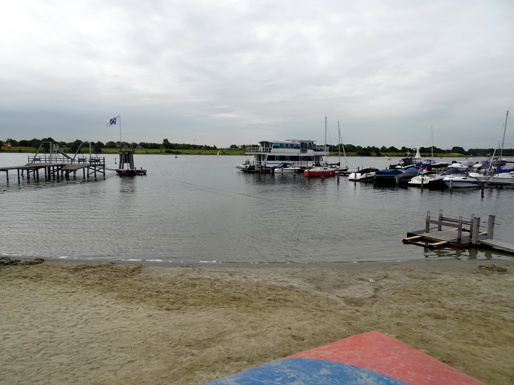 Beach and boats at Camping and Villa Park De Paardekreek