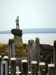 Statue of Johannis de Rijke, viewed from the Visserijweg street at Colijnsplaat