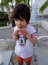 Max with an ice block at the terrace of the Ilios Lounge Bar at the Blue Lagoon Resort