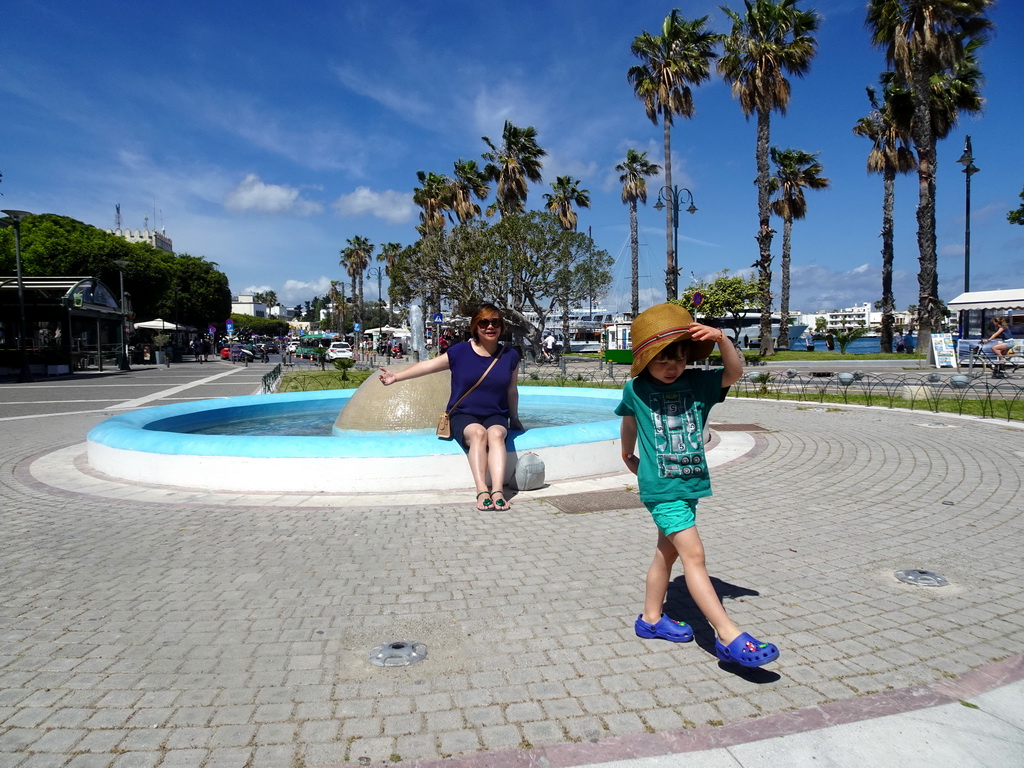 Miaomiao and Max at a fountain at the Akti Kountouriotou street