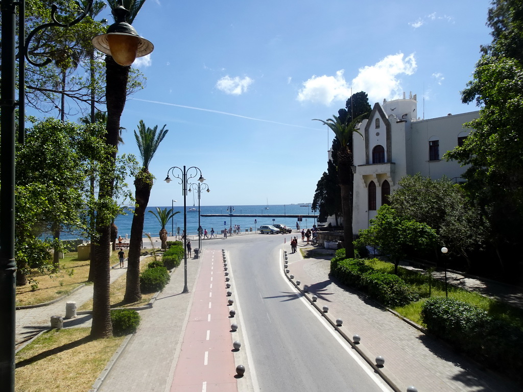 The east side of the Akti Kountourio street, viewed from the bridge from the Platía Platanou square to Neratzia Castle