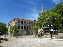 The Gazi Hassan Pasha Mosque, ruins and the Tree of Hippocrates at the Platía Platanou square