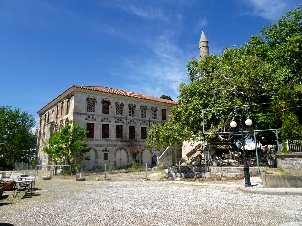 The Gazi Hassan Pasha Mosque, ruins and the Tree of Hippocrates at the Platía Platanou square