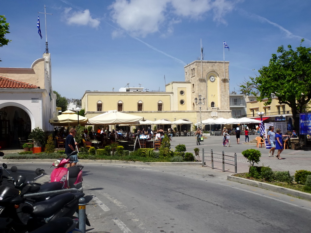 Eleftherias Square with the Hippokrates Library, viewed from the Leofóros Ippokratous boulevard