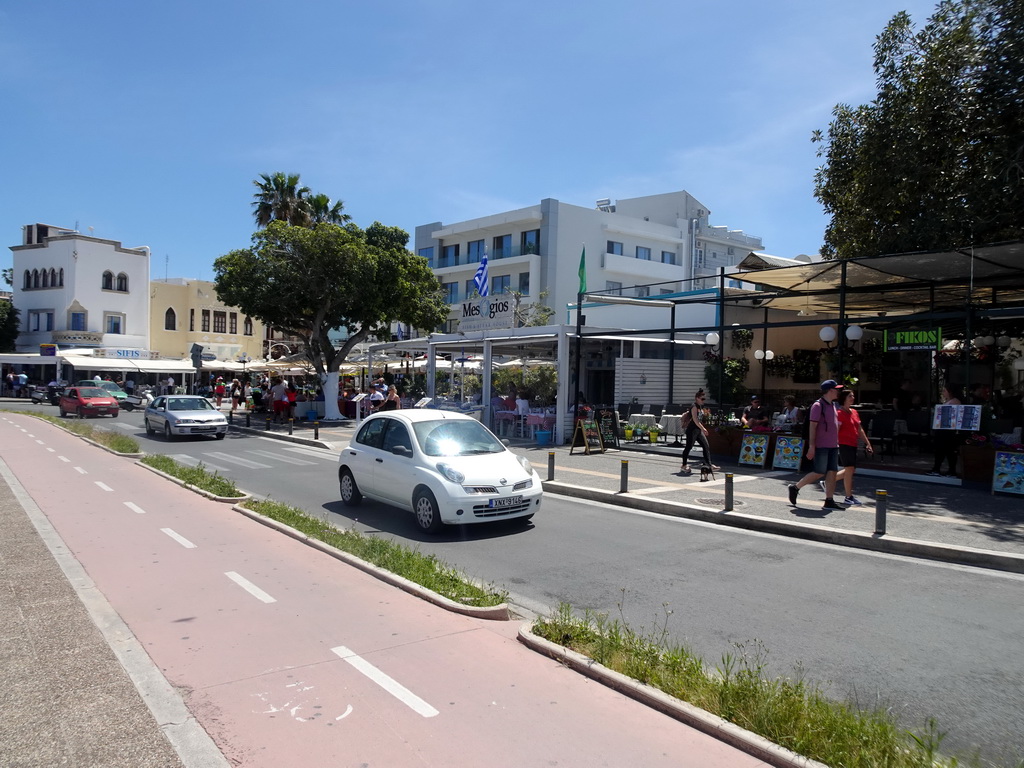 Restaurants at the Akti Kountouriotou street