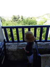 Max at the Sunset Balcony Tavern at the town of Zia, with a view on the north side of the island