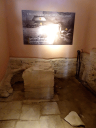 Domestic oven at the Casa Romana museum, with explanation
