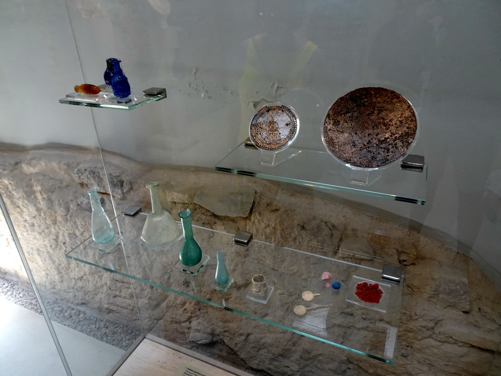 Vases, plates and other objects at the Casa Romana museum