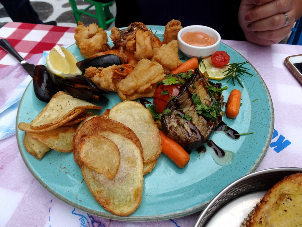 Lunch at the Taverna Fish House restaurant