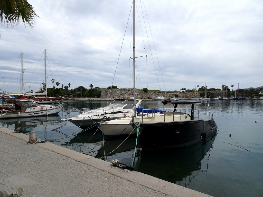 Boats on the west side of the Limenas Ko harbour and the Neratzia Castle