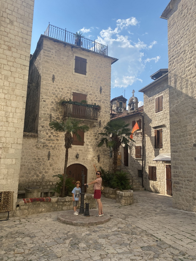 Miaomiao and Max with a water pump at the square in front of the Church of St. Petar Cetinjski