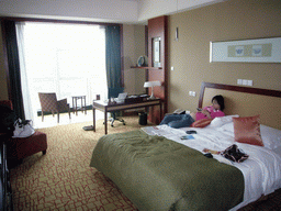 Miaomiao in our room in Kunming Empark Grand Hotel