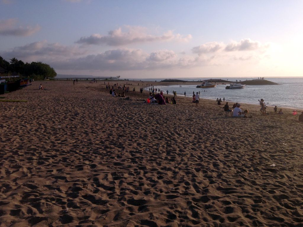 South side of the Pantai Jerman beach, with boats in the water