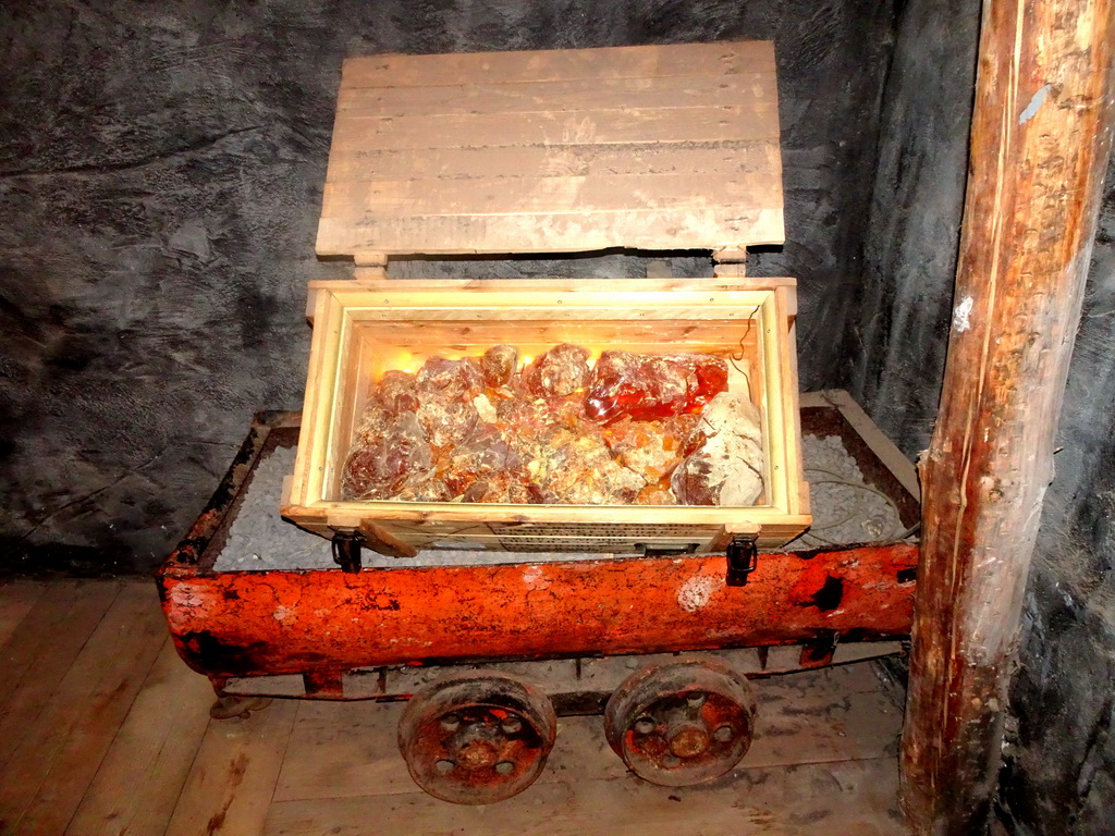 Cart with rocks at the Fossil Mine at the Berkenhof Tropical Zoo