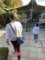 Miaomiao and Max at the terrace of the restaurant of the Berkenhof Tropical Zoo