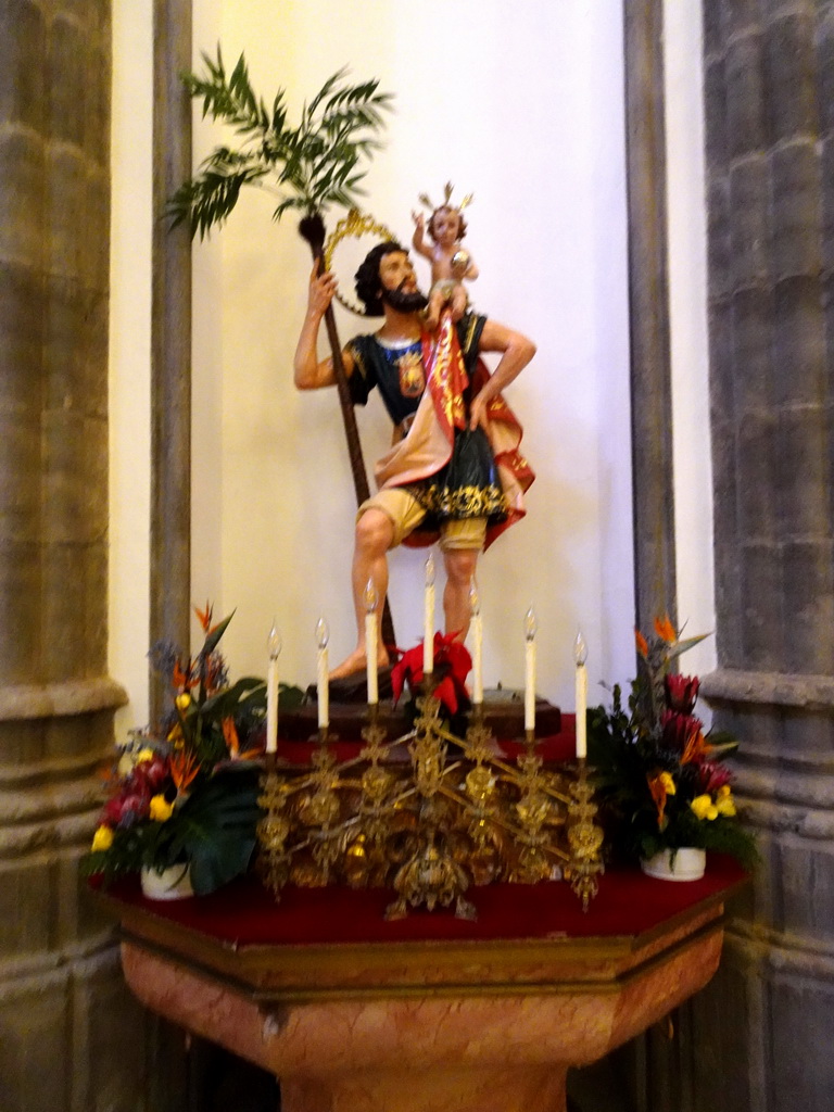 Left side of the nave with the pulpit and the painting `Table of Souls in Purgatory` by Cristóbal Hernández de Quintana at the La Laguna Cathedral