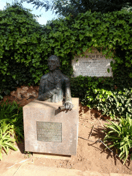 Bust of Alonso de Nava y Grimón at the Plaza de la Junta de Canarias square, with explanation