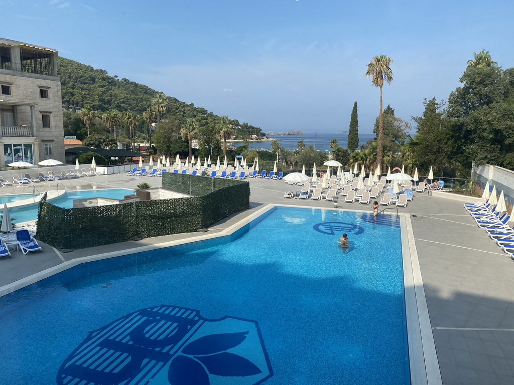 The outdoor swimming pool of the Grand Hotel Park, viewed from the restaurant