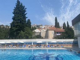 The outdoor swimming pool of the Grand Hotel Park