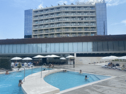 Miaomiao and Max at the outdoor swimming pool of the Grand Hotel Park