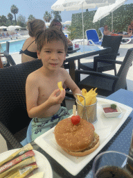 Max having lunch at the outdoor swimming pool of the Grand Hotel Park