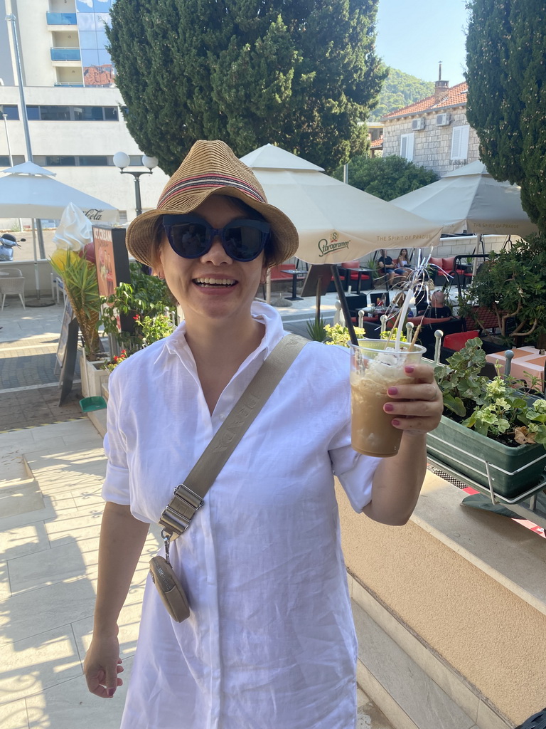 Miaomiao with an ice coffee at the Esperanza Bar at the etalite Kralja Zvonimira street