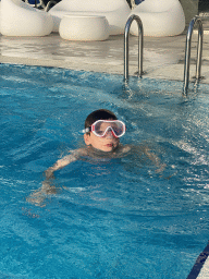 Max with goggles at the outdoor swimming pool of the Grand Hotel Park