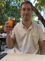 Tim with a Pan Zlatni beer at the Fish Bar El Pulpo