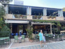 Miaomiao and Max in front of the Restaurant Konavoka at the etalite Kralja Zvonimira street