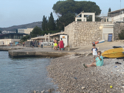 Miaomiao and Max at the Vis Beach, at sunset