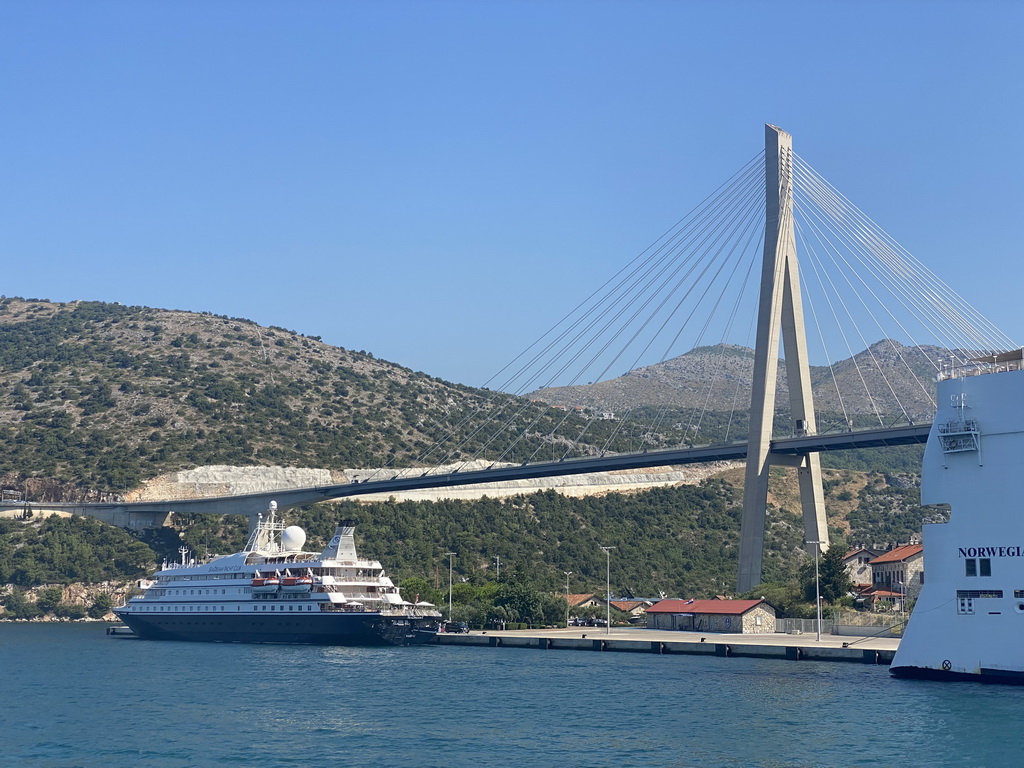 The cruise ships `SeaDream Yacht Club` and `Norwegian Gem` at the Gru Port and the Franjo Tudman Bridge over the Rijeka Dubrovacka inlet, viewed from the Elaphiti Islands tour boat