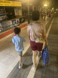 Miaomiao and Max at the etalite Kralja Zvonimira street, by night