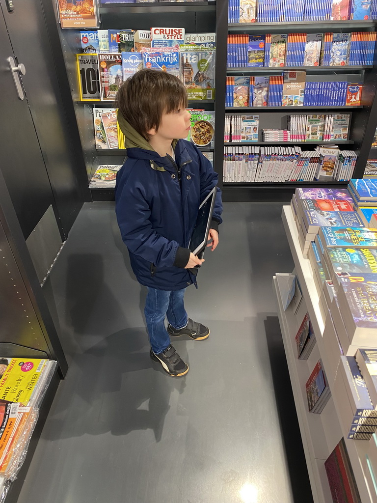 Max at the book store at the Rotterdam The Hague Airport