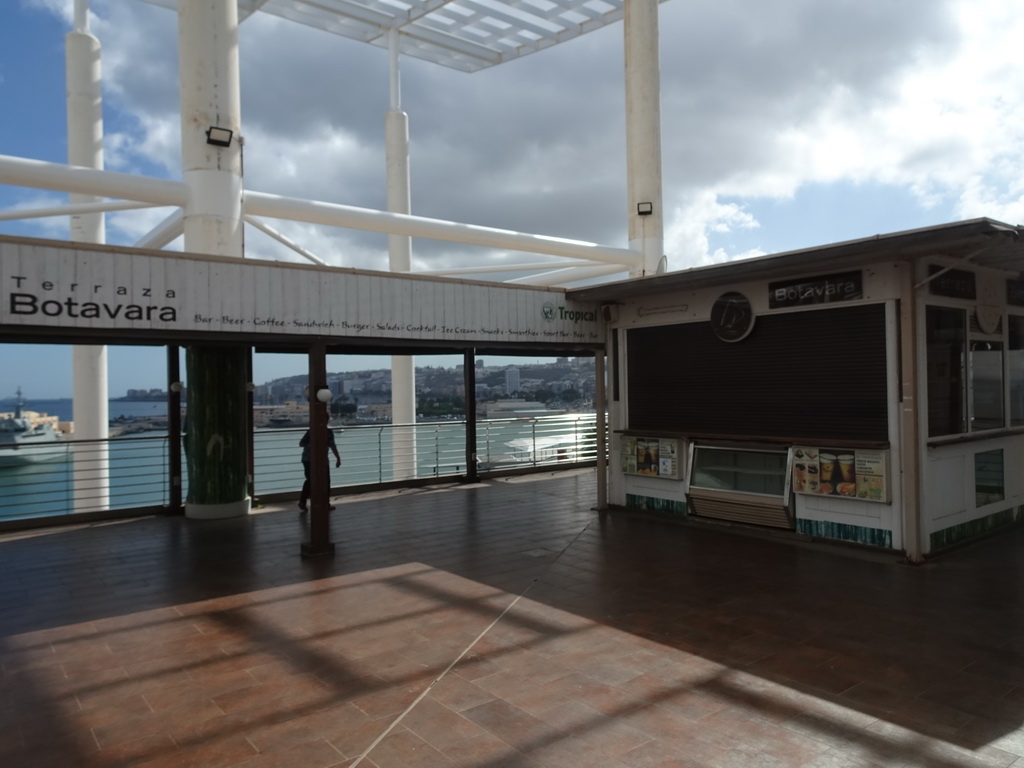 The viewing platform at the third floor of the Centro Comercial El Muelle shopping mall